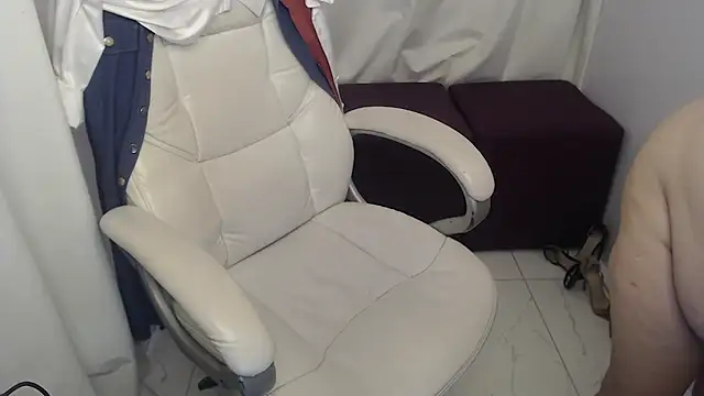 paiper halliwey online show from 12/18/24, 08:47