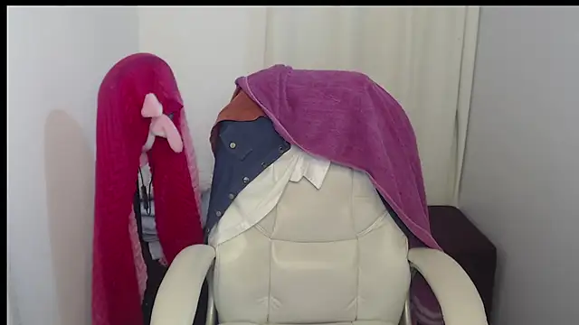 paiper halliwey online show from 01/25/25, 12:06