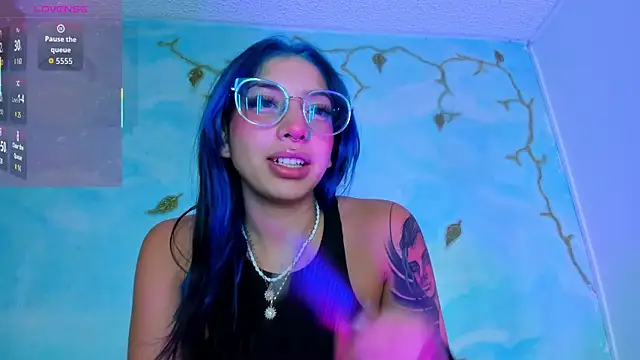 Snapshot of SaturnooStonee chatting on 02/25/26, 02:32 SaturnooStonee online show from 02/25/26, 02:32