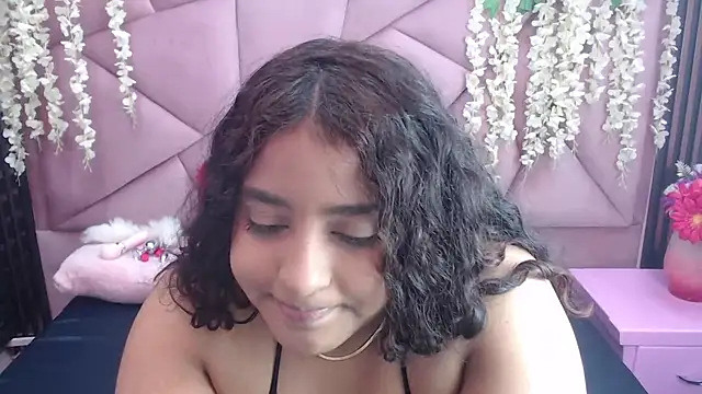 Snapshot of Sofia_Hernandez_ chatting on 04/16/26, 01:34 Sofia Hernandez online show from 04/16/26, 01:34