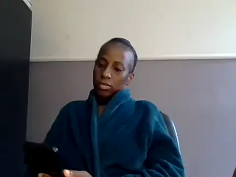 Snapshot of AfricanPrincesss2 chatting on 12/25/24, 11:33 AfricanPrincesss2 online show from 12/25/24, 11:33