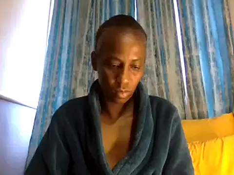 Snapshot of AfricanPrincesss2 chatting on 12/25/24, 04:43 AfricanPrincesss2 online show from 12/25/24, 04:43