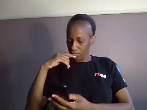 Snapshot of AfricanPrincesss2 chatting on 12/31/24, 04:38 AfricanPrincesss2 online show from 12/31/24, 04:38