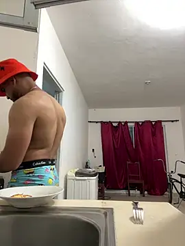 Snapshot of luismanuel_1998 chatting on 03/03/26, 03:12 luismanuel 1998 online show from 03/03/26, 03:12