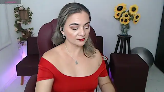 Snapshot of ana_milf chatting on 04/21/26, 01:17 ana milf online show from 04/21/26, 01:17