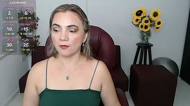 Snapshot of ana_milf chatting on 04/29/26, 01:15 ana milf online show from 04/29/26, 01:15