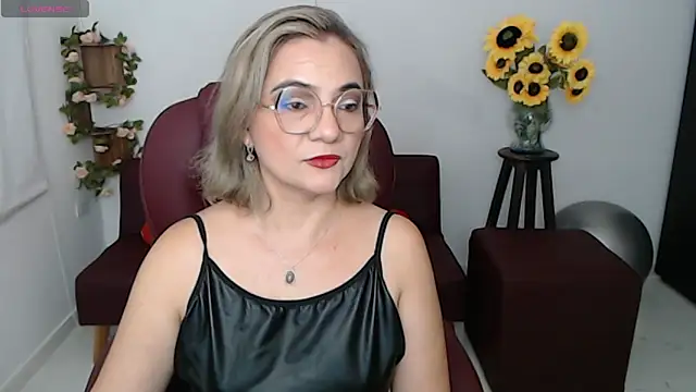 Snapshot of ana_milf chatting on 05/01/26, 01:59 ana milf online show from 05/01/26, 01:59
