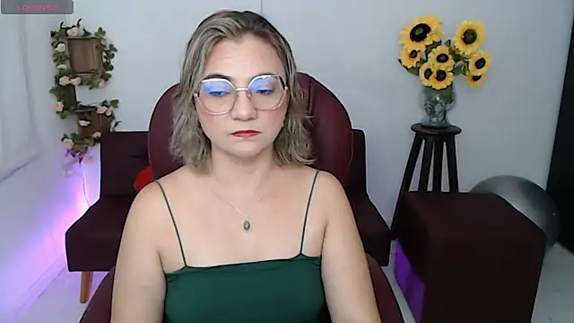 Snapshot of ana_milf chatting on 05/05/26, 01:41 ana milf online show from 05/05/26, 01:41
