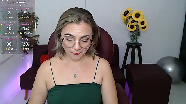Snapshot of ana_milf chatting on 05/11/26, 04:04 ana milf online show from 05/11/26, 04:04