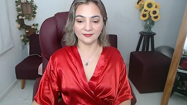 Snapshot of ana_milf chatting on 05/17/26, 01:29 ana milf online show from 05/17/26, 01:29