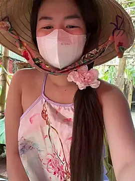 Snapshot of BabyThree_ chatting on 01/11/25, 08:22 BabyThree online show from 01/11/25, 08:22