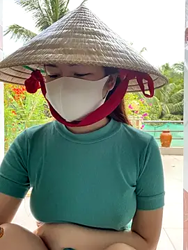 Snapshot of BabyThree_ chatting on 10/31/25, 08:15 BabyThree online show from 10/31/25, 08:15