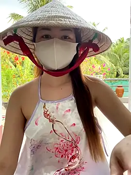 Snapshot of BabyThree_ chatting on 11/11/25, 08:14 BabyThree online show from 11/11/25, 08:14