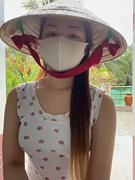 Snapshot of BabyThree_ chatting on 11/13/25, 08:24 BabyThree online show from 11/13/25, 08:24