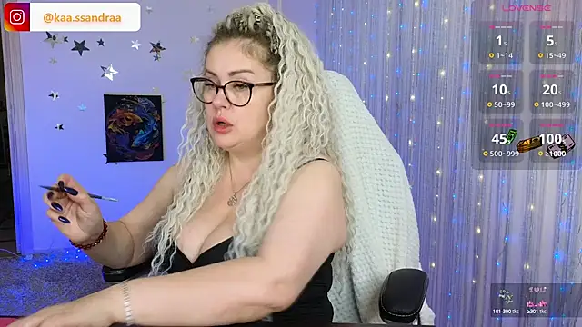 Snapshot of misskaassandraa chatting on 12/25/24, 06:52 misskaassandraa online show from 12/25/24, 06:52