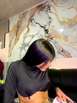 liss hot  online show from 10/11/25, 09:13