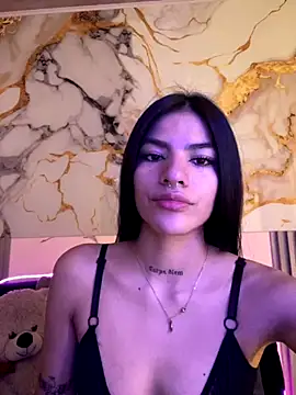 liss hot  online show from 11/12/25, 09:47