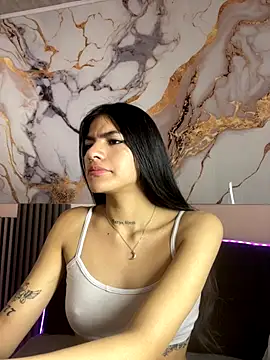 liss hot  online show from 11/21/25, 03:00