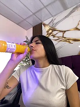 liss hot  online show from 11/27/25, 08:22