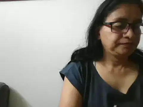 Snapshot of titssmall123 chatting on 03/21/25, 04:40 titssmall123 online show from 03/21/25, 04:40