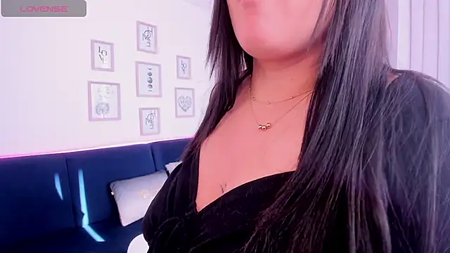 Snapshot of serenna_se chatting on 12/31/24, 12:46 serenna se online show from 12/31/24, 12:46