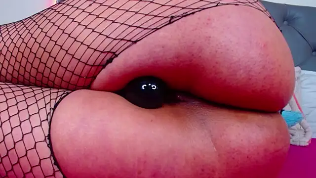 mia xx1 online show from 12/06/24, 07:32