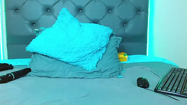 mia xx1 online show from 02/24/25, 07:55