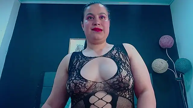 mia xx1 online show from 10/30/25, 04:14