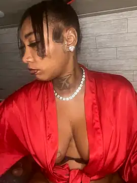 Snapshot of CUMQUEEN-XXX69 chatting on 09/22/25, 06:43 CUMQUEEN-XXX69 online show from 09/22/25, 06:43