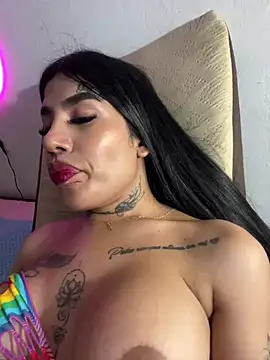 saragill323 online show from 03/21/25, 10:39