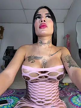 saragill323 online show from 12/04/25, 02:43