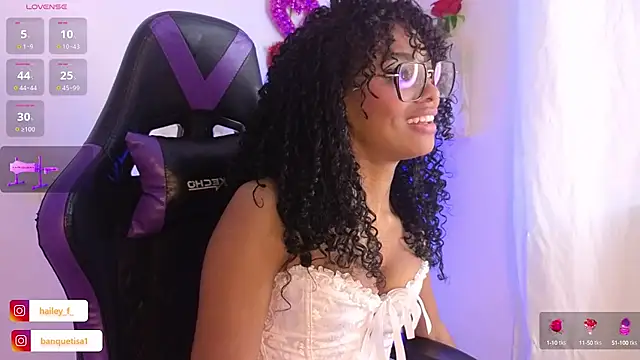 Snapshot of Heily_Fox chatting on 02/14/25, 11:31 Heily Fox online show from 02/14/25, 11:31