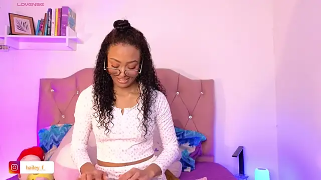 Snapshot of Heily_Fox chatting on 02/28/25, 06:10 Heily Fox online show from 02/28/25, 06:10