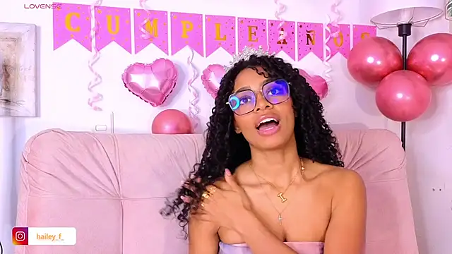 Snapshot of Heily_Fox chatting on 03/05/25, 07:38 Heily Fox online show from 03/05/25, 07:38