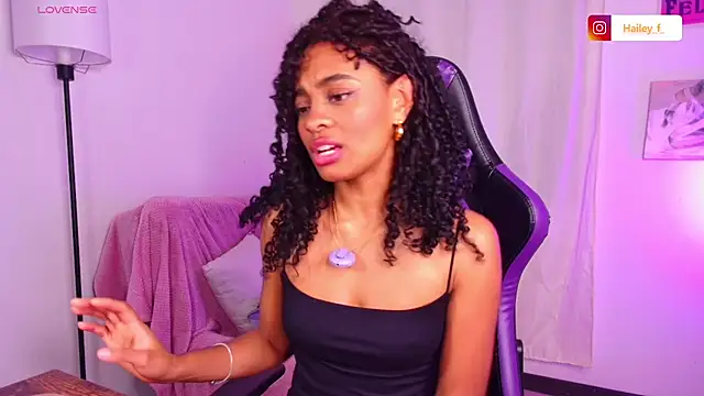 Snapshot of Heily_Fox chatting on 03/22/25, 09:45 Heily Fox online show from 03/22/25, 09:45