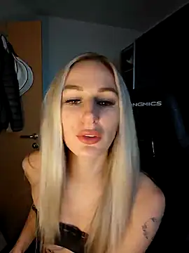 Snapshot of Liana_Lou chatting on 01/05/25, 11:26 Liana Lou online show from 01/05/25, 11:26