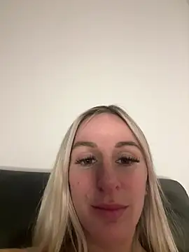 Snapshot of Liana_Lou chatting on 01/12/25, 09:19 Liana Lou online show from 01/12/25, 09:19