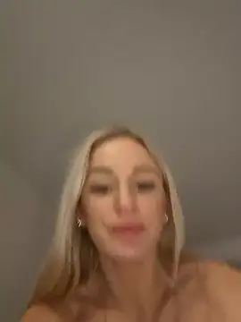 Snapshot of Liana_Lou chatting on 02/02/25, 09:23 Liana Lou online show from 02/02/25, 09:23