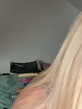 Snapshot of Liana_Lou chatting on 02/28/25, 10:41 Liana Lou online show from 02/28/25, 10:41