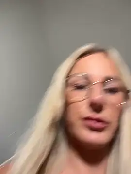 Snapshot of Liana_Lou chatting on 05/03/26, 12:33 Liana Lou online show from 05/03/26, 12:33