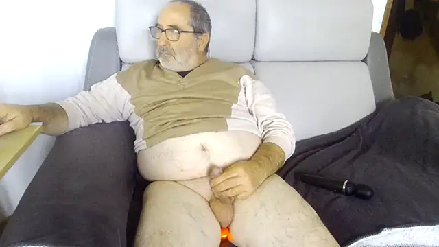 gillou1234 online show from 09/24/25, 04:10