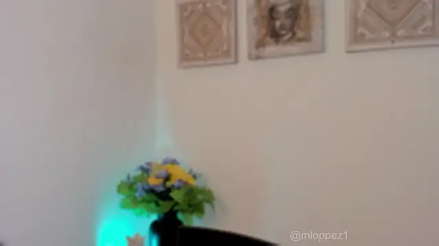 Snapshot of mariana_lopez1 chatting on 03/16/25, 08:43 mariana lopez1 online show from 03/16/25, 08:43