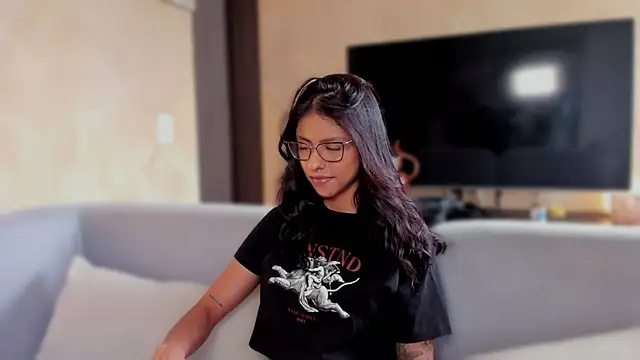 Snapshot of mariana_lopez1 chatting on 09/18/25, 08:33 mariana lopez1 online show from 09/18/25, 08:33