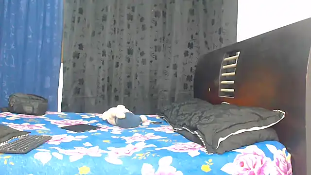 Hot Sharks  online show from 11/04/25, 07:29