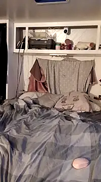 allissonw13 online show from 01/31/25, 05:51