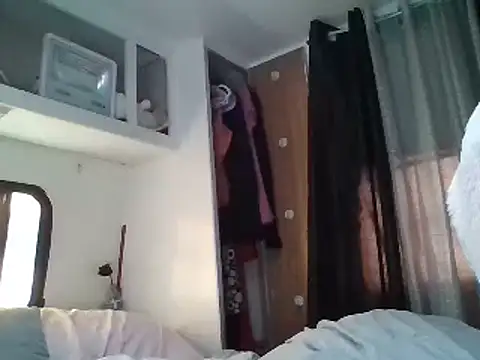 allissonw13 online show from 02/21/25, 04:37