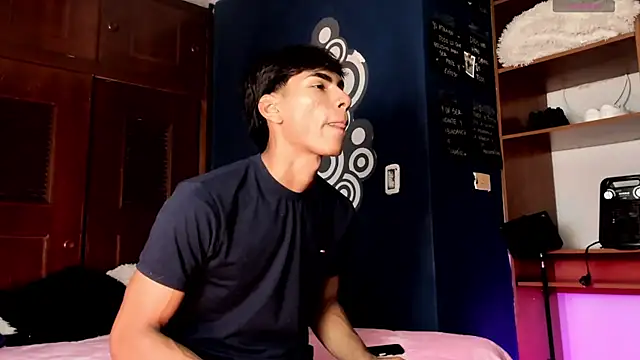 Snapshot of Teo_skinny chatting on 03/16/26, 08:24 Teo skinny online show from 03/16/26, 08:24