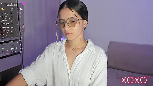 Lilacutte  online show from 11/11/25, 10:15