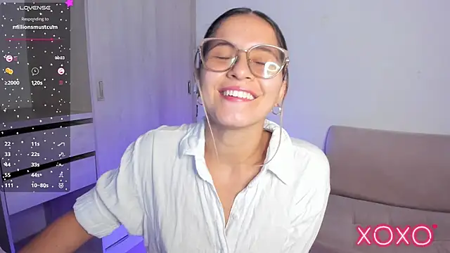 Snapshot of Lilacutte_ chatting on 03/21/26, 08:19 Lilacutte online show from 03/21/26, 08:19