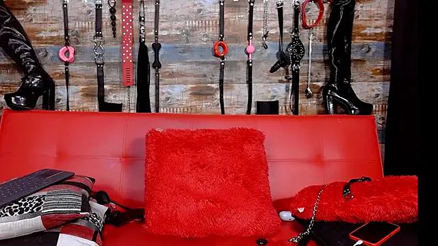 Snapshot of slave_Rubi chatting on 12/28/24, 10:25 slave Rubi online show from 12/28/24, 10:25